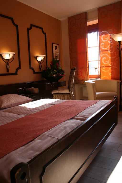 Le Pavillon Otel Echternach Oda fotoğraf