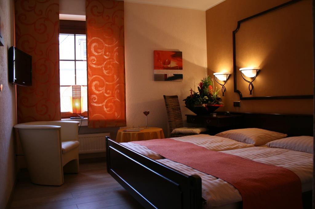 Le Pavillon Otel Echternach Oda fotoğraf